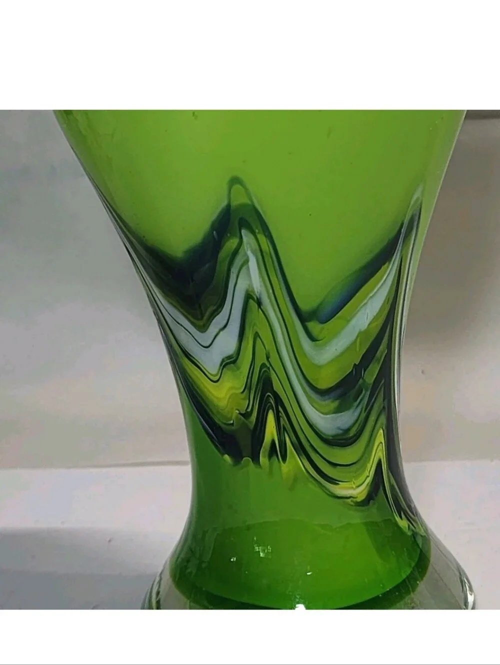 Blown Art Glass Vase Apple Lime Green With Swirls Heavy 10
